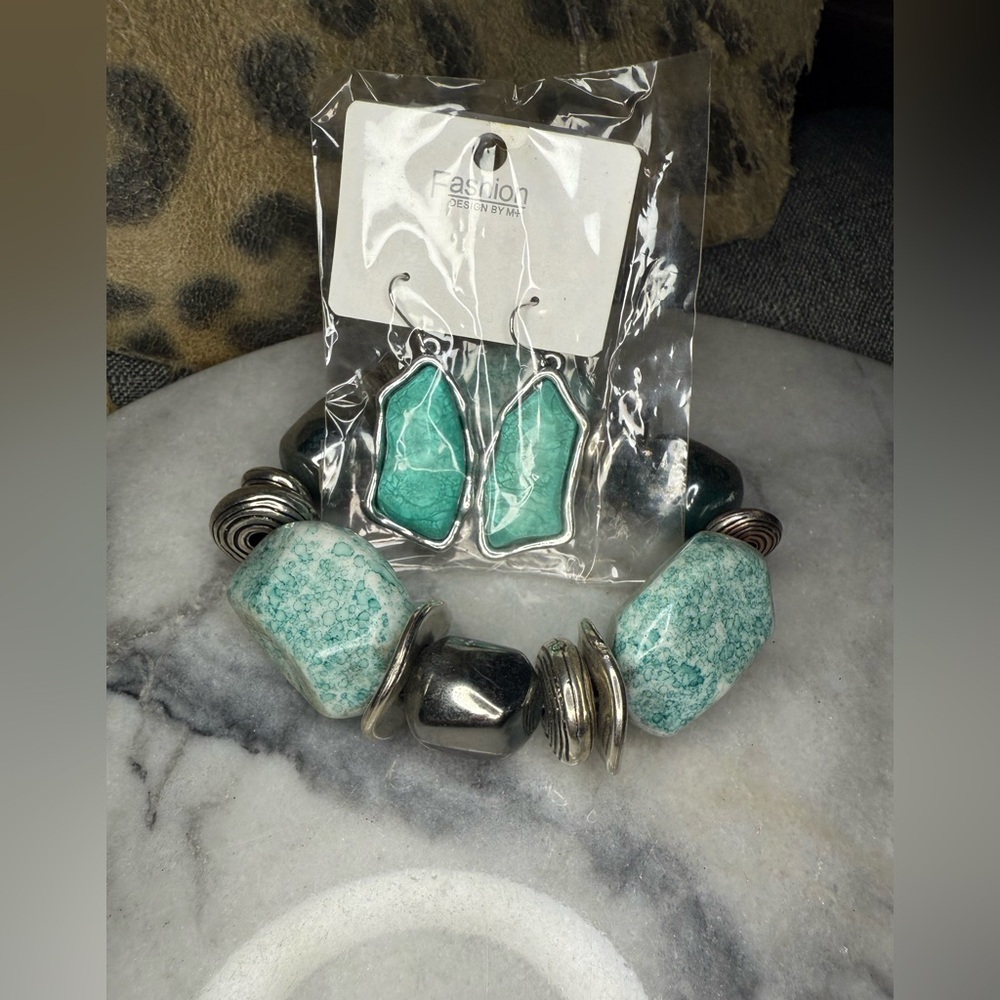 paparazzi green stone bracelet &  Earrings Set  ~> bundle.with.me.jewelry -